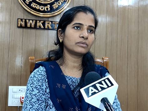 Karnataka: Conductor makes reel with driver holding umbrella in moving ...