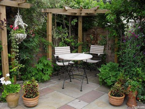 18 Low Cost Garden Ideas To Try This Year | SharonSable