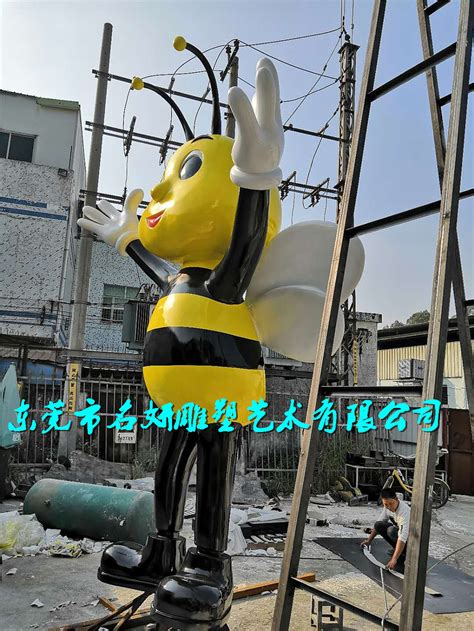 一只巨大的玻璃钢蜜蜂雕塑像是辛勤的园丁领导者_添翼雕塑艺术-站酷ZCOOL