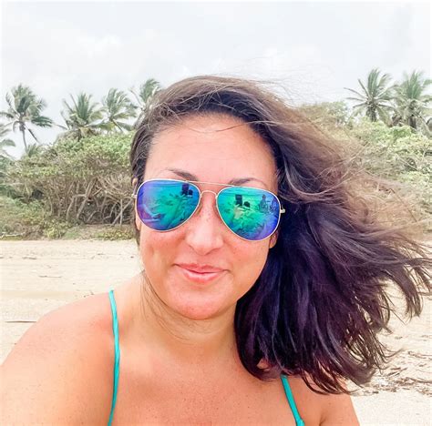 Step-by-Step Instructions to Use AirPods on a Plane In-Flight - Nomad Veronica - can you use airpods on a plane