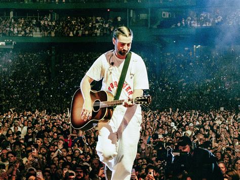 Música GHOST TOWN de Benson Boone, do álbum Best Concert Songs (Soft ...