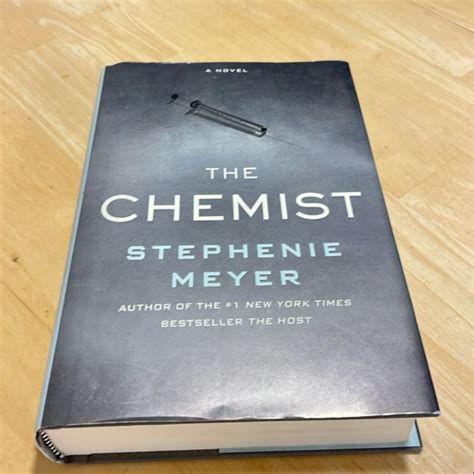 The Chemist by Stephenie Meyer, Hardcover | Pangobooks
