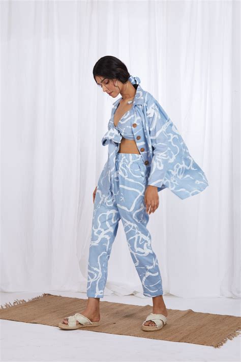 SAMPLE SALE – Happï Space