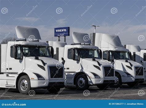 Volvo Big-Rig Trucks 的图像结果