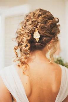 Wavy Hairstyles For Weddings by 26 Modern Curly Hairstyles That Will Slay On Your Wedding Wavy Hairstyles For Weddings