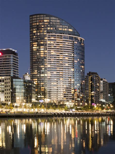 Building Night 的图像结果