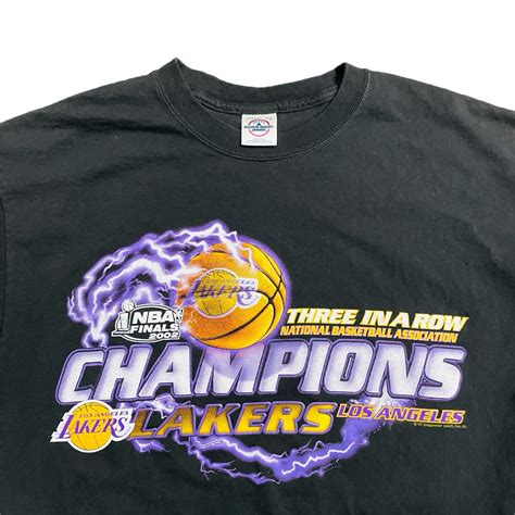 Vintage 2002 Lakers 3 Peat Lightning Kobe Shaq T-Shir… - Gem