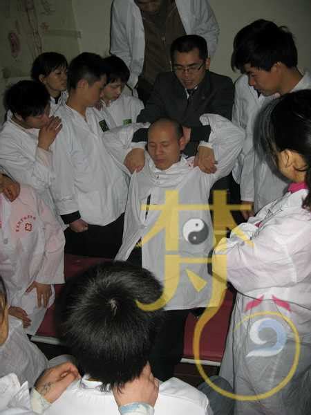 2008.6月,梵谷徐波先生被聘为重庆推拿按摩学校讲师 | 梵谷正脊推拿