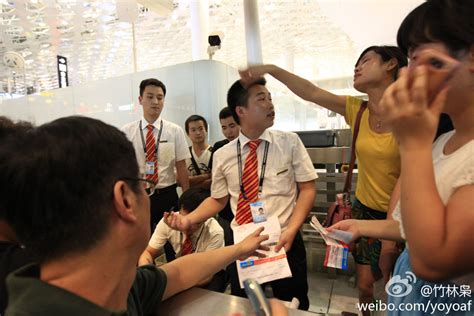 深圳机场航班延误或取消 旅客情绪激动(图)-搜狐新闻
