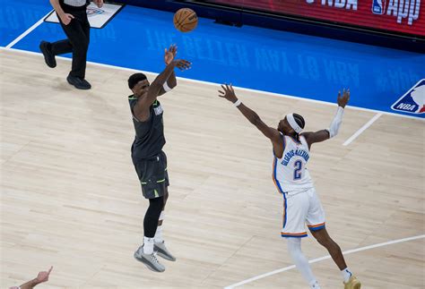 アンソニー・エドワーズは、ティンバーウルブズがゲーム2の対決に備える中、NBAの次のスーパースターになるための厳しい戦いに直面しています ...