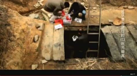 村民挖水沟挖出古墓，全村人围观挖掘全过程_腾讯视频