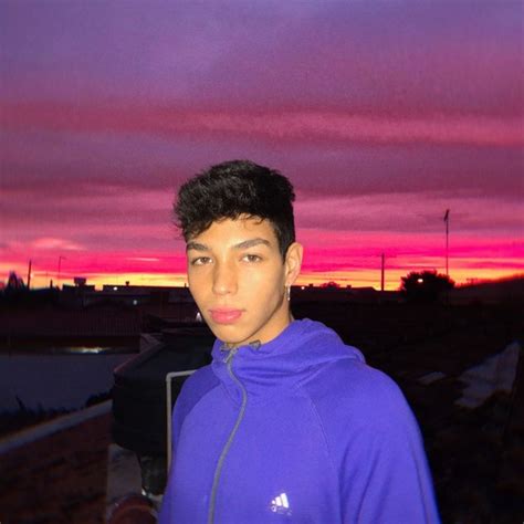 Gabriel Alencar compartilhou uma publicação no Instagram: “Deus é ...