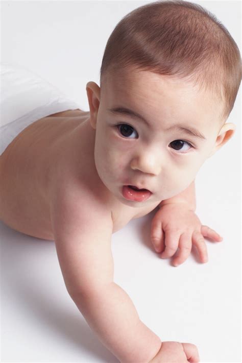 Child's Love - Cute Crawling Baby - Baby Posters | OshiPrint.in