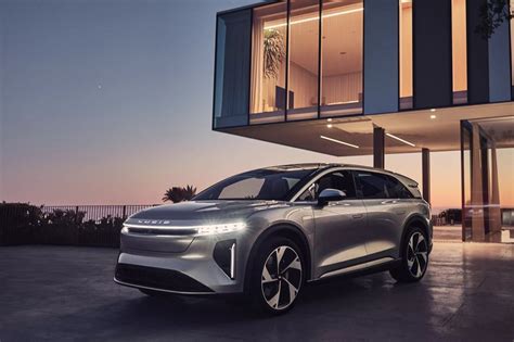 Lucid Debuts Its First Electric SUV, the 2025 Lucid Gravity | Edmunds