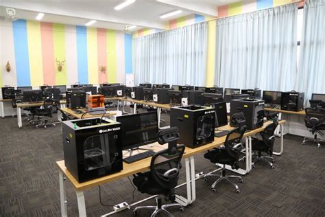科技中心——实验室、3D打印、机器人教室-美丽的景 - 常州外国语学校