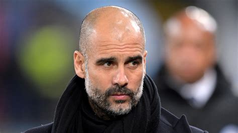 Guardiola desafió a la federación inglesa y lució el lazo amarillo en ...