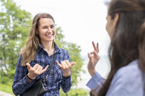 People Doing Sign Language 的图像结果