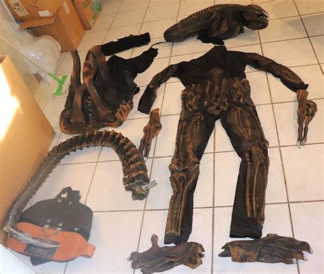 Alien Suit 的图像结果