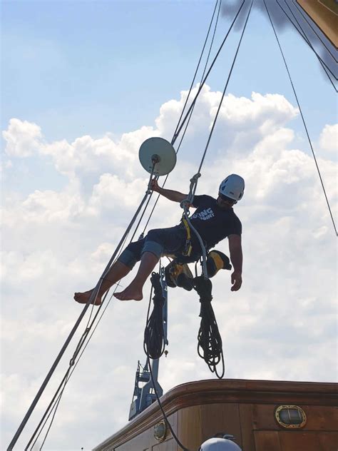 What is a rigger and what are their functions?