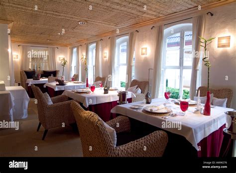 Upmarket Restaurant 的图像结果