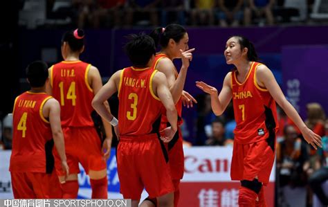 篮球——中国女篮举行公开训练_新华社