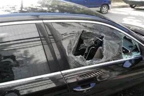 沧州一晚20余辆车被砸破玻璃盗窃 全程被监控拍下_新浪河北_新浪网