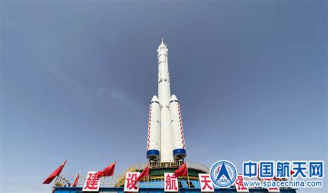 神十六飞船与长二F火箭组合体完成转运，近日择机发射！_中国航天科技集团