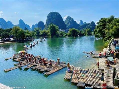 桂林风景图片-河流中的竹筏素材-高清图片-摄影照片-寻图免费打包下载