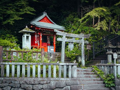 Download wallpaper 1400x1050 torii gate, building, pagoda, fence ...