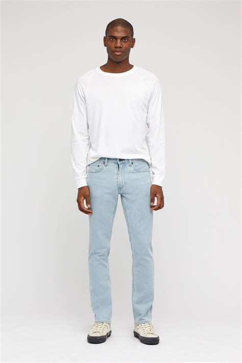 How to Wear Men's Light Wash Jeans | Dapper Confidential | Jeans outfit ...