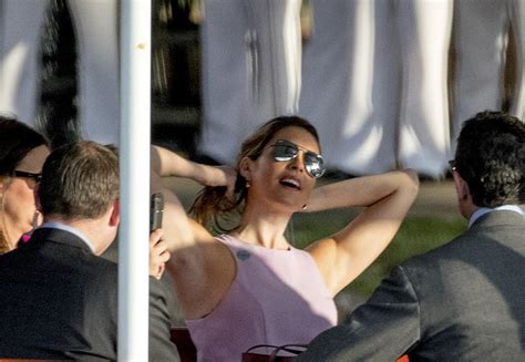 Armpit Display Body Language 的图像结果