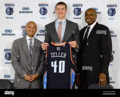 Charlotte Bobcats General Manager Rich Cho, links, Bobcats Erstrunde ...