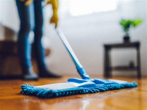 How To Dry A Floor After Mopping | Viewfloor.co