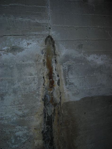 Stock Leak In Crack In Basement - citylasopa