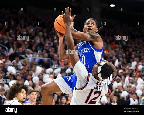 Kentucky guard Rob Dillingham (0) shoots over Auburn guard Denver Jones ...