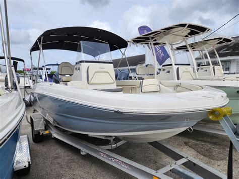2023 STINGRAY 206CC - Bob Hewes Boats | Florida Boat Sales