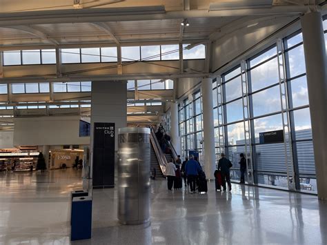 Lounge hopping across United Club Lounges in Newark Terminal C - Points ...