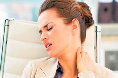 Muče vas česti bolovi u vratu i ramenima? Ova kratka vježba ublažit će ...