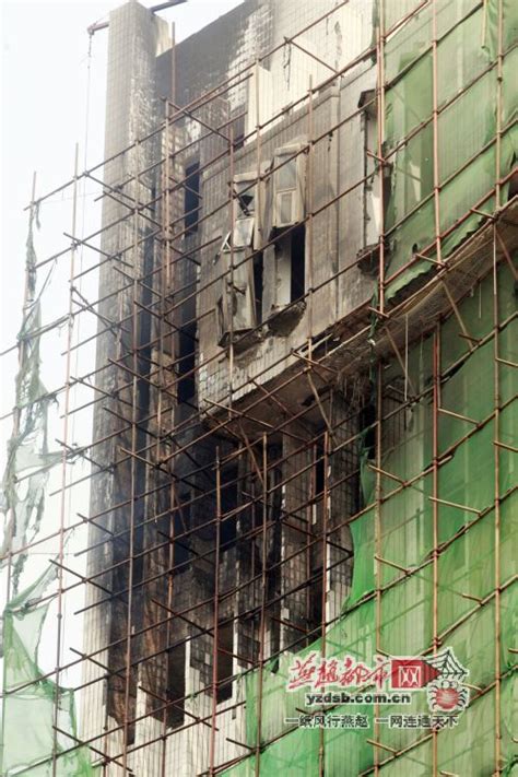 26日午后 石家庄在装修工商银行大楼失火（图）_新闻中心_新浪网