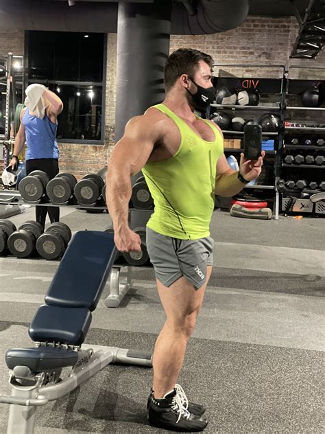 TW Pornstars - 3 pic. Derek Bolt. Twitter. It was upper body day and I wore a very tight shirt ...