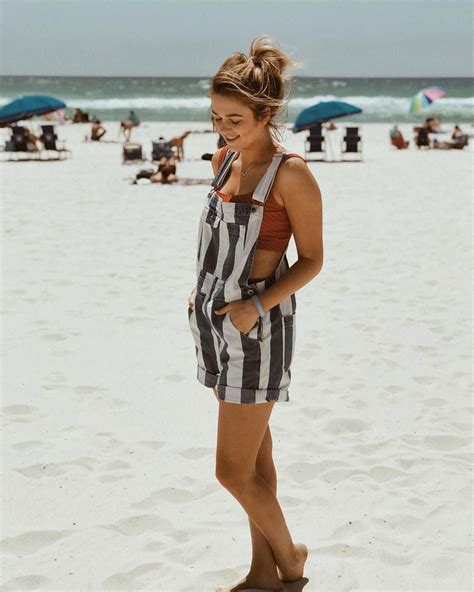 i have a thing for overalls & the beach | Sadie robertson outfits ...