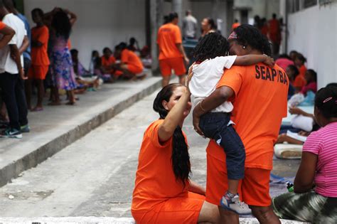 Detentas recebem visitas dos filhos pelo Dia das Crianças - Acorda ...