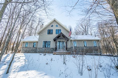 4593 Beaver Dam Rd, West Bend, WI 53090 | Homes.com