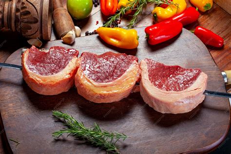 Premium Photo | Sliced raw picanha traditional brazilian meat cut picanha