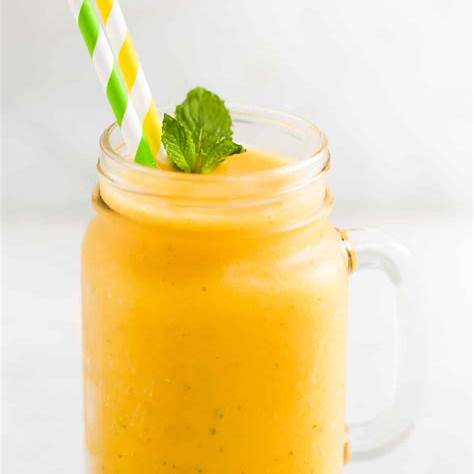 https://www.primaverakitchen.com/wp-content/uploads/2017/06/PINEAPPLE-MANGO-MINT-SMOOTHIE-8-1.jpg