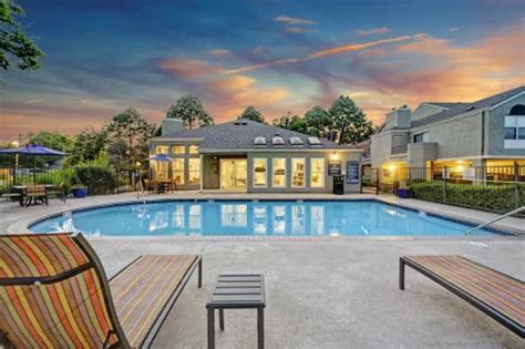 1 & 2 Bedroom Apartments in Aurora, CO | Waterfield Court