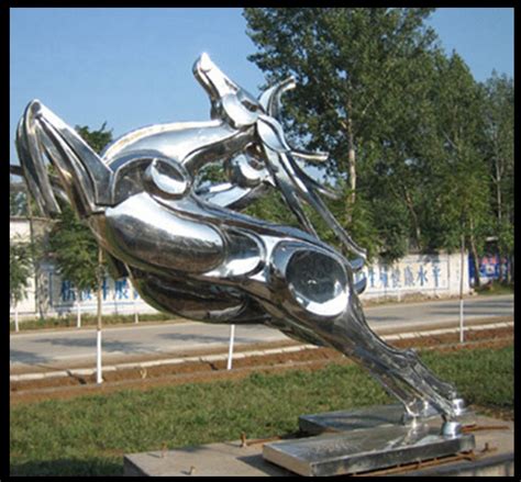 不锈钢雕塑马的简单介绍及用途-宏通雕塑
