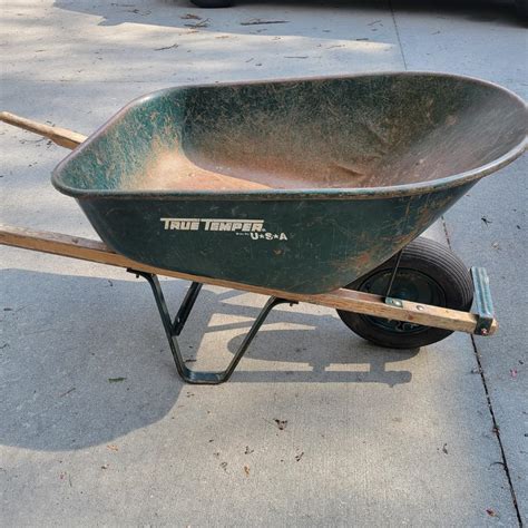 True Temper Wheelbarrow (G-DW) | EstateSales.org
