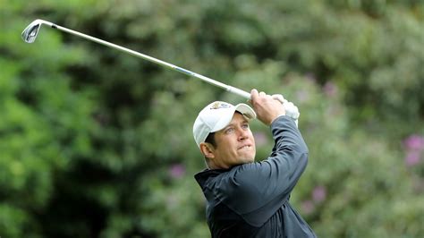 GolfSixes: Vernon Kay takes on Vinnie Jones in a nearest-the-pin ...