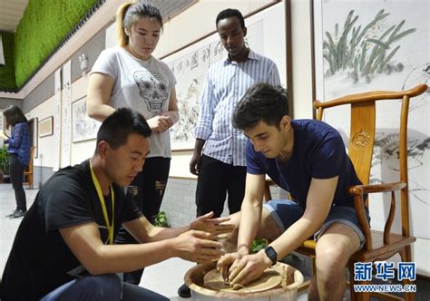 沧州医专：外国留学生体验中国传统文化